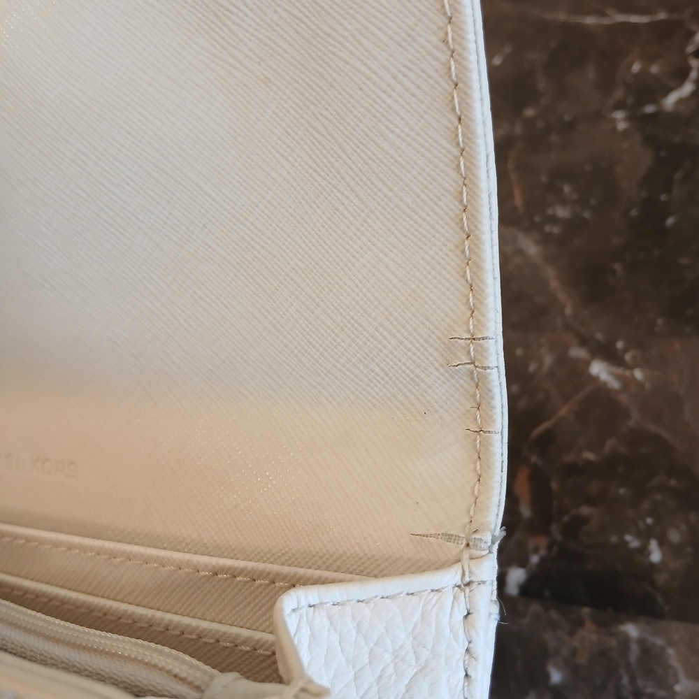 Michael Kors Wallet with Gold Logo - Picture 13 of 16